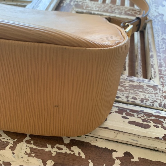 Fendi Caramel Epi Bag - Picture 8 of 15